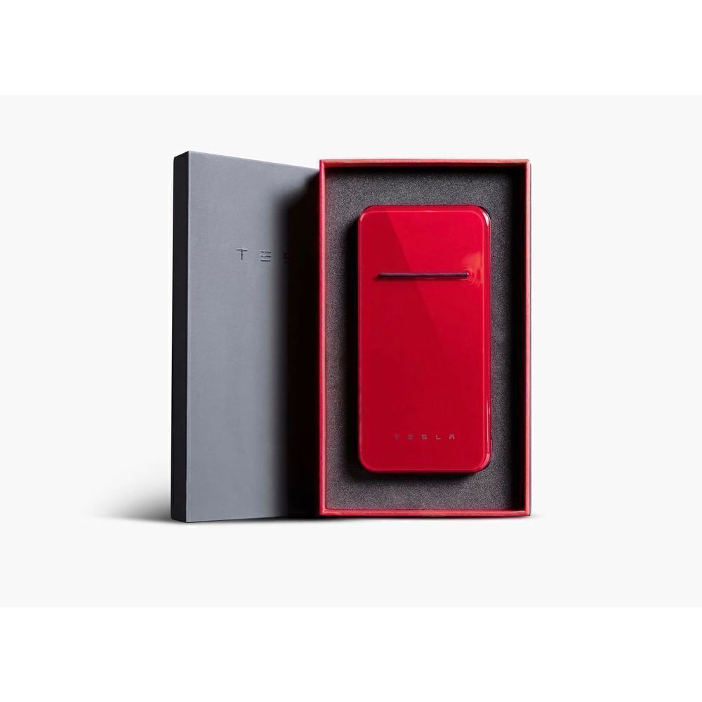 Tesla Wireless Portable Charger 2.0 Red - Picture 5 of 6